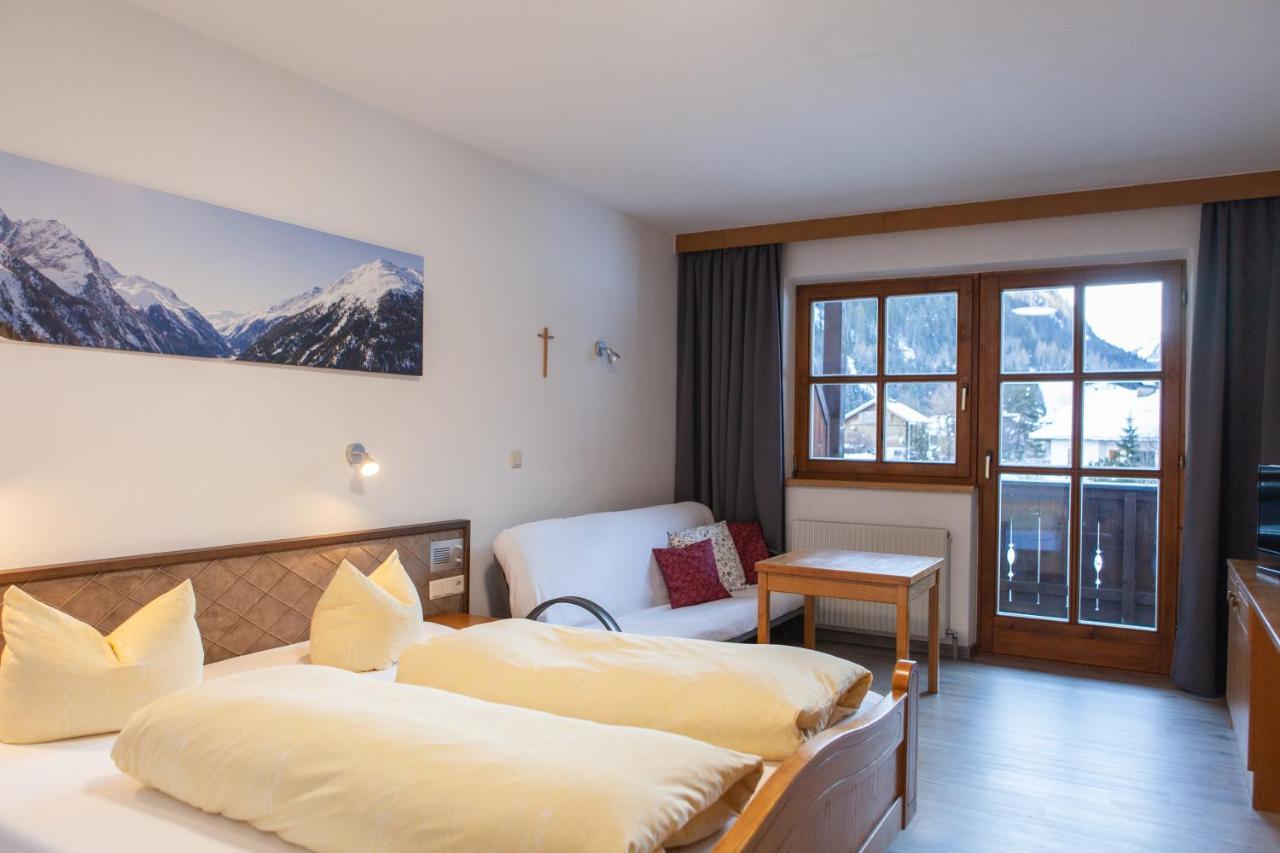 Sonnenhof - Apartments & Zimmer Kaunertal Exteriör bild