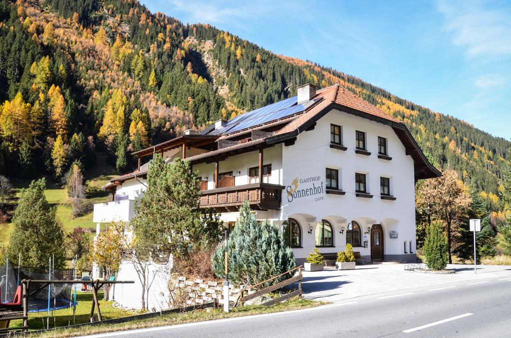 Sonnenhof - Apartments & Zimmer Kaunertal Exteriör bild