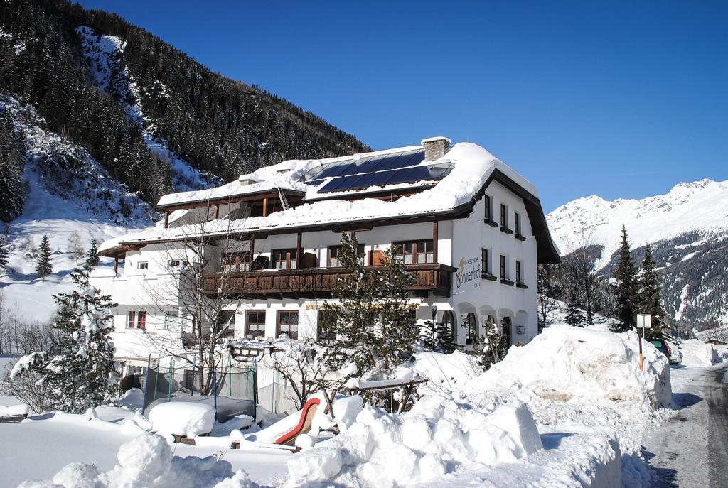 Sonnenhof - Apartments & Zimmer Kaunertal Exteriör bild