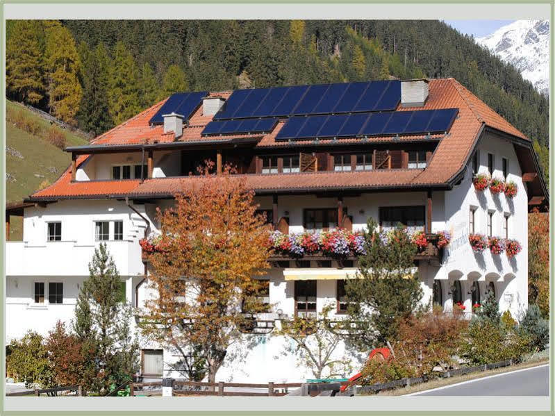 Sonnenhof - Apartments & Zimmer Kaunertal Exteriör bild