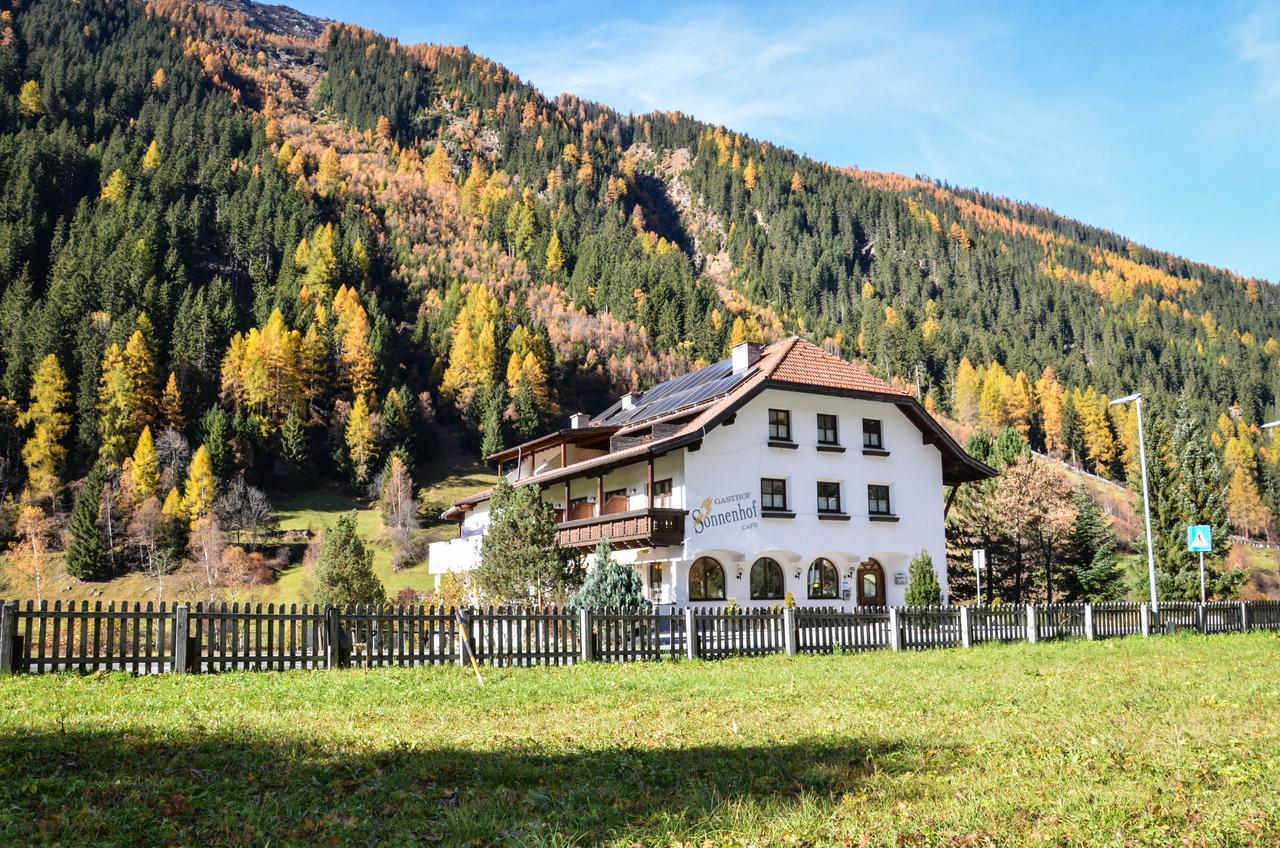 Sonnenhof - Apartments & Zimmer Kaunertal Exteriör bild